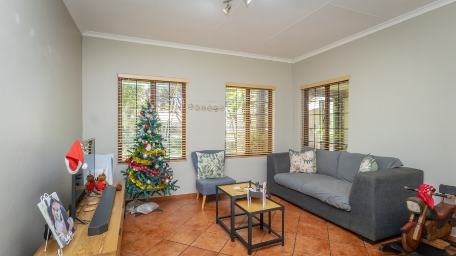 To Let 3 Bedroom Property for Rent in The Coves North West